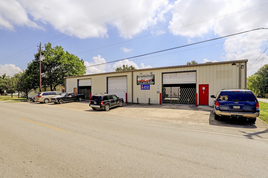 Primary Photo Of 1125 Cloverleaf St, Houston Industrial For Sale