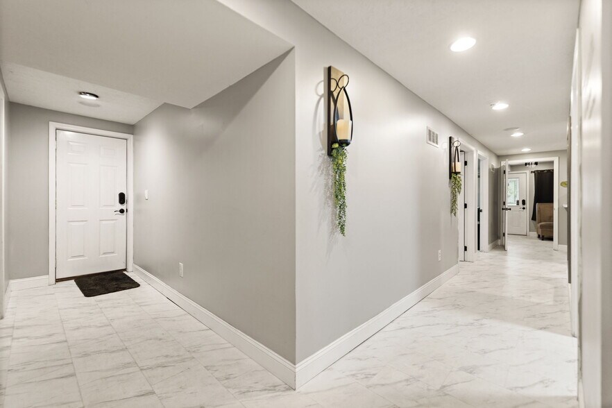 More Photos Of 4418 Main St, Clay City Flex For Sale