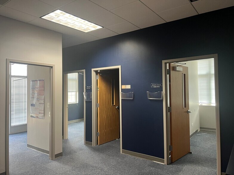 More Photos Of 446 N II Route 31, Crystal Lake Office For Sale