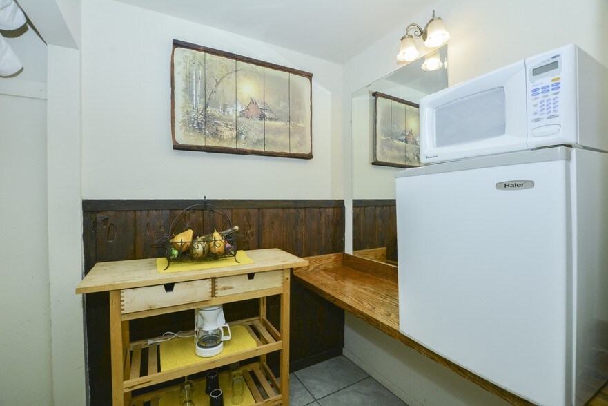 More Photos Of 27992 Rainbow Dr, Lake Arrowhead Hospitality For Sale