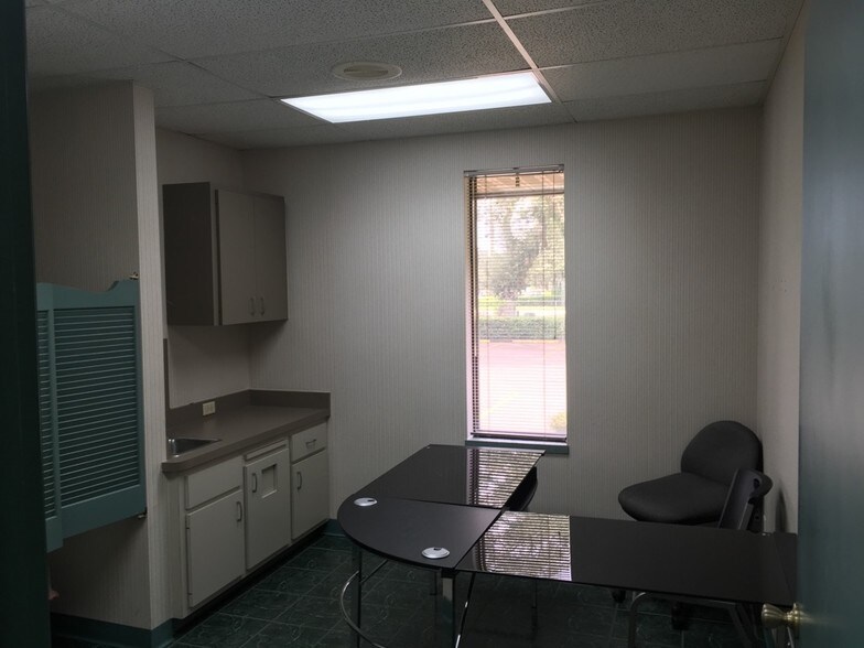 More Photos Of 908 S Parsons Ave, Brandon Medical For Lease