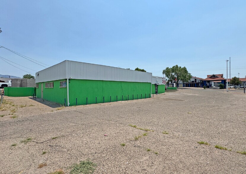 More Photos Of 2117 Menaul Blvd, Albuquerque Freestanding For Sale