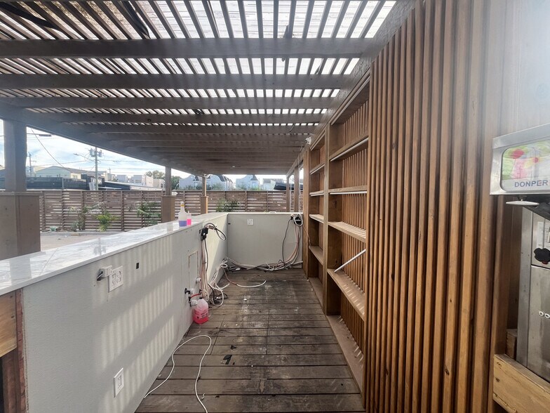 More Photos Of 5316 Washington Ave, Houston Bar For Lease