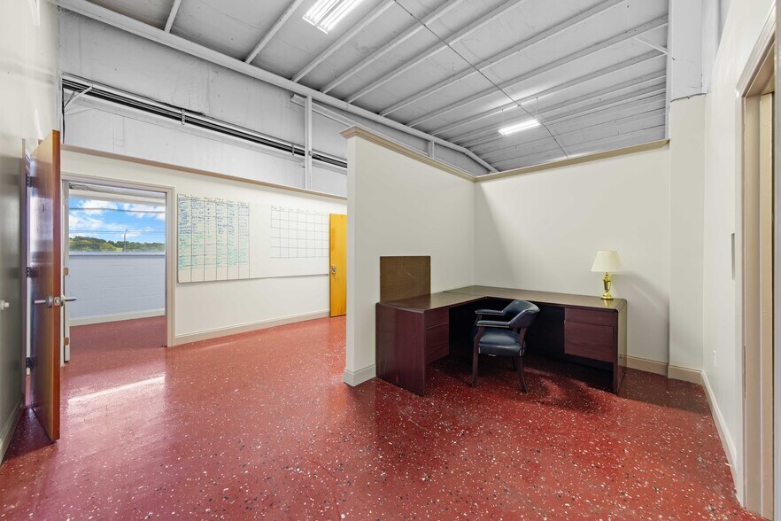 More Photos Of 660 New Hwy 68, Sweetwater Freestanding For Sale