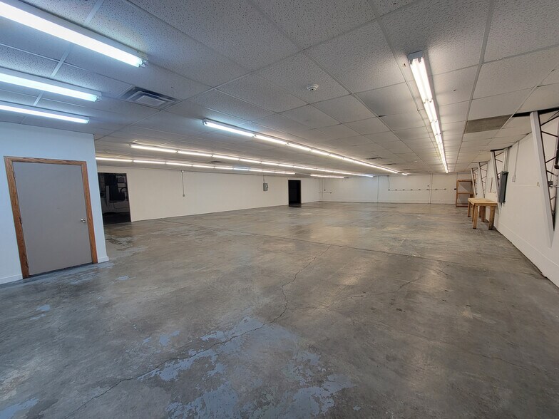 More Photos Of 2210 Delaware St, Lawrence Warehouse For Sale