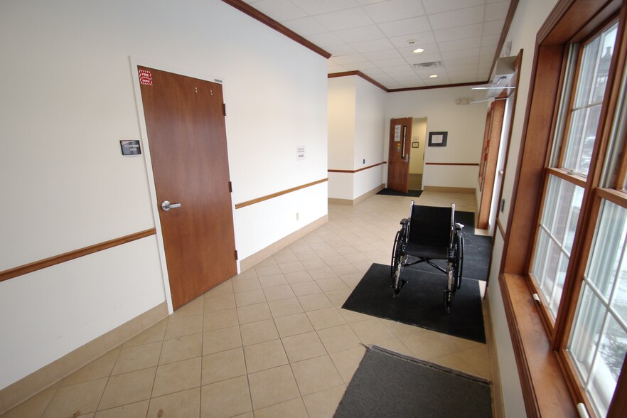 More Photos Of 1365 Kelso Dr, Kent Medical For Sale