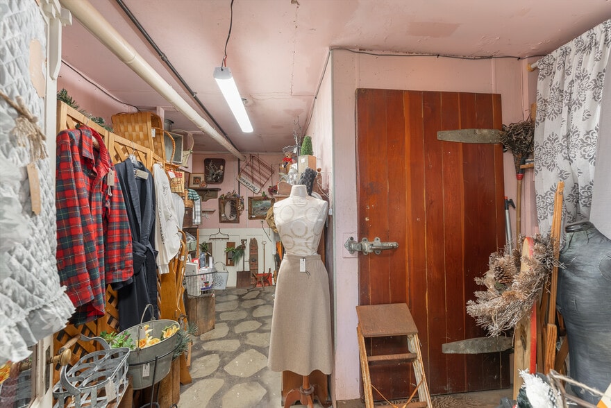 More Photos Of 110 Locust St, Oakland Storefront For Sale