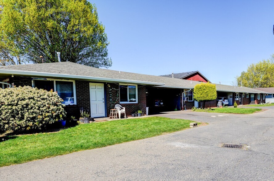 More Photos Of 1049 SE Walnut St, Hillsboro Apartments For Sale