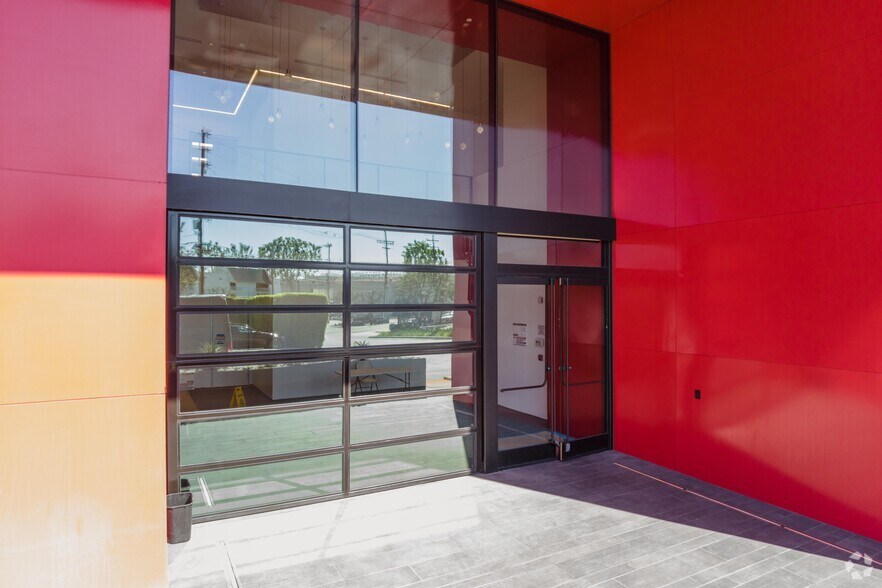 More Photos Of 5300 McConnell Ave, Los Angeles Medical For Lease