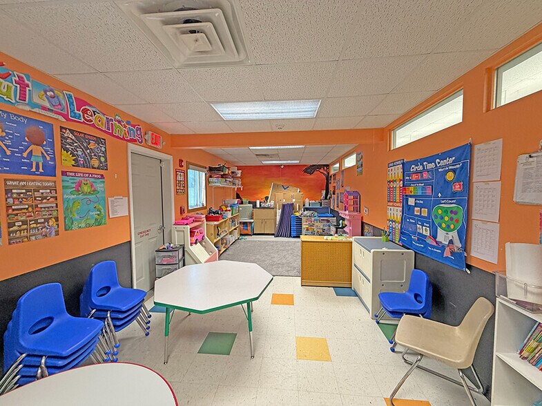 More Photos Of 2 Westwood Dr, Steeleville General Retail For Sale