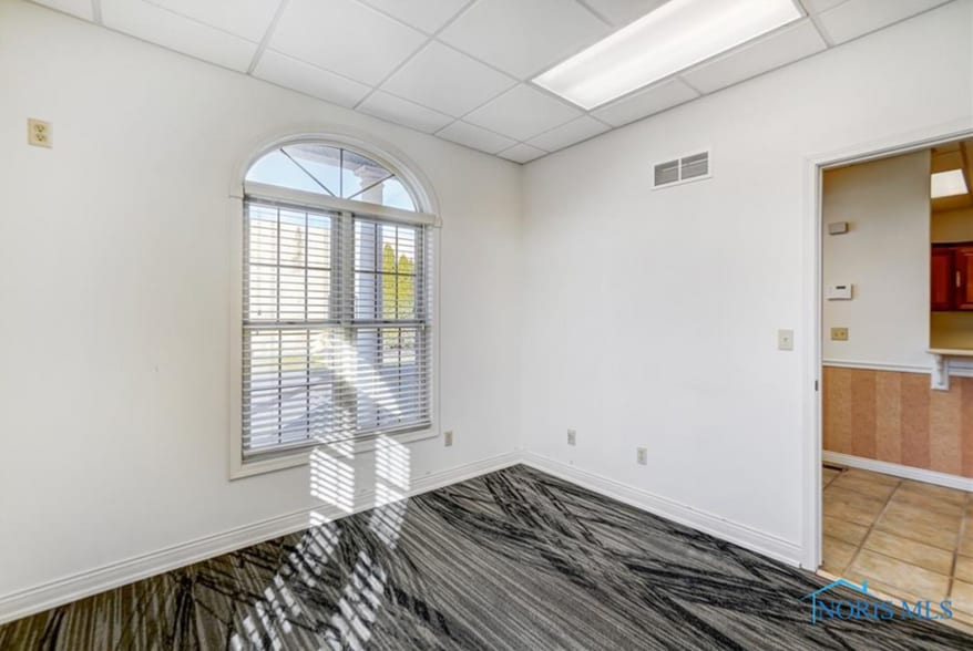 More Photos Of 2135 Tiffin Ave, Findlay Office For Sale