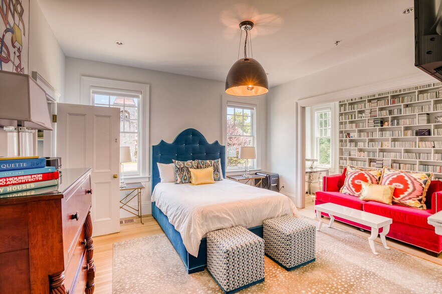 More Photos Of 2 Kemble St, Lenox Hotel For Sale