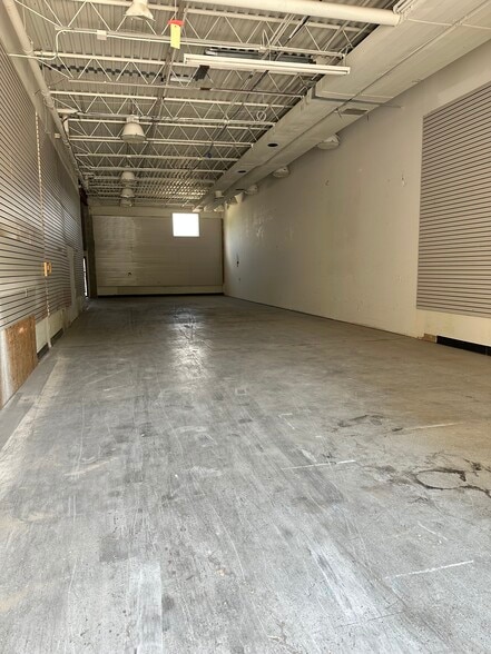 More Photos Of 42120 Garfield Rd, Clinton Township Freestanding For Lease