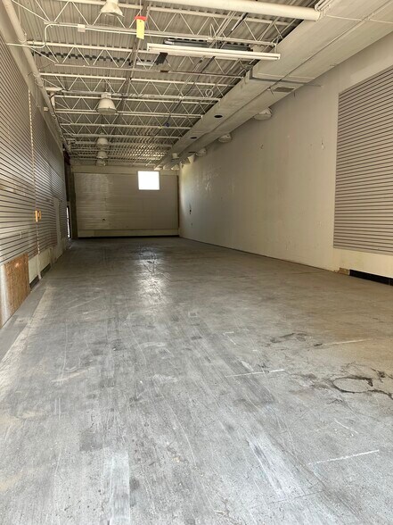 More Photos Of 42120 Garfield Rd, Clinton Township Freestanding For Lease