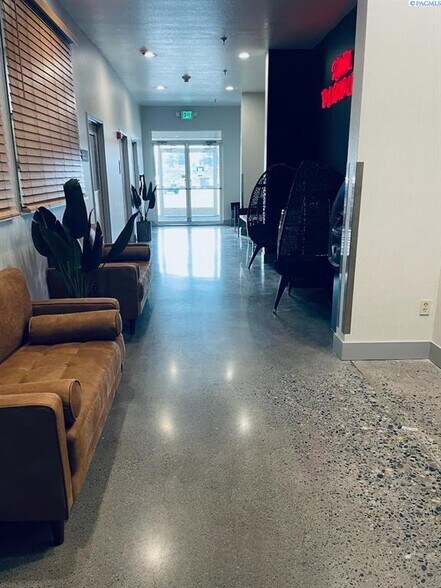 More Photos Of 50 Comstock St, Richland Hotel For Lease