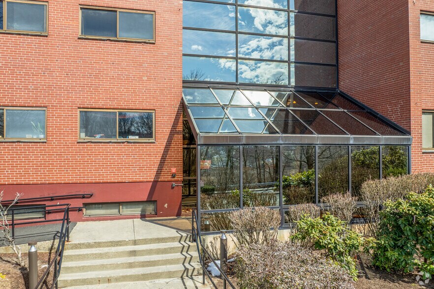 More Photos Of 76 Summer St, Fitchburg Office For Sale