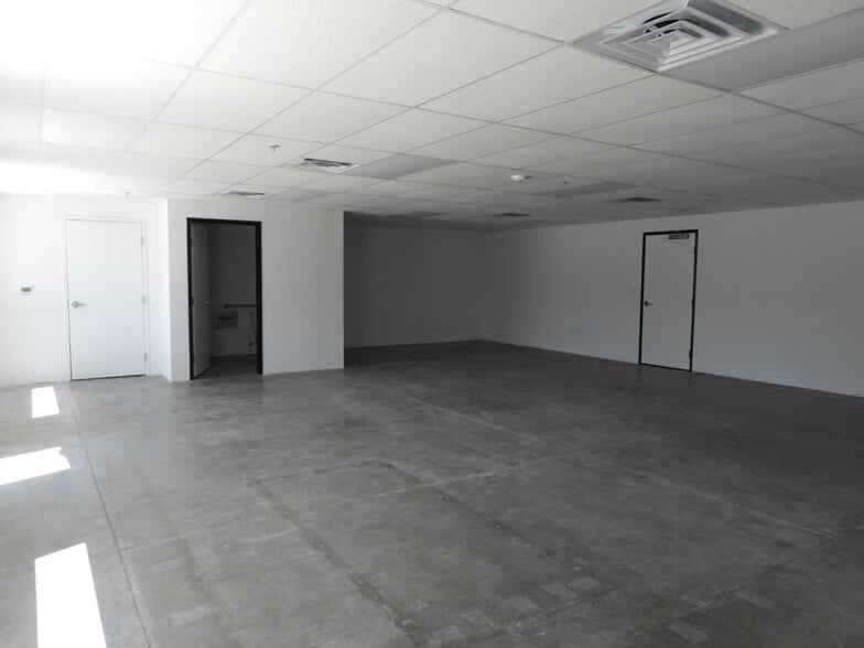 More Photos Of 930-938 Empire Mesa Way, Henderson Warehouse For Sale