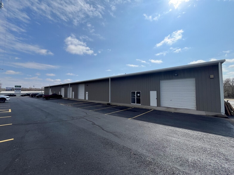 Primary Photo Of 1008 W Farmer St, Ozark Warehouse For Lease