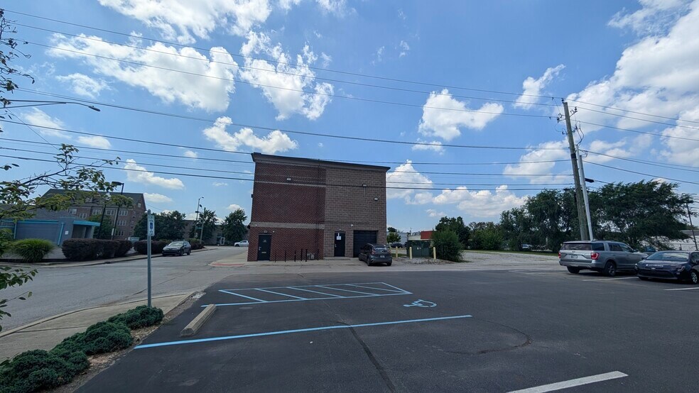More Photos Of 2301 N Meridian St, Indianapolis Medical For Lease