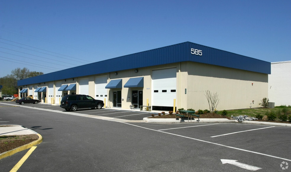 More Photos Of 585 S Birdneck Rd, Virginia Beach Showroom For Lease
