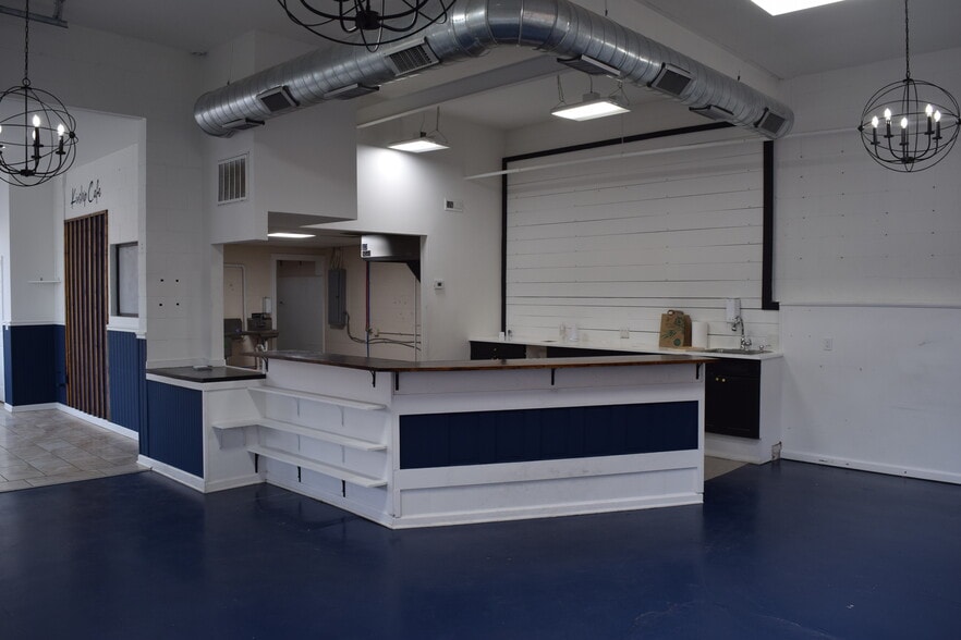 More Photos Of 719 N 6th St, Kansas City Auto Repair For Lease