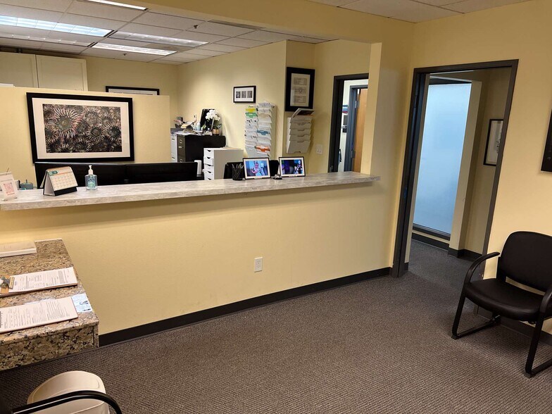 More Photos Of 3990 Collins Way, Lake Oswego Office For Sale