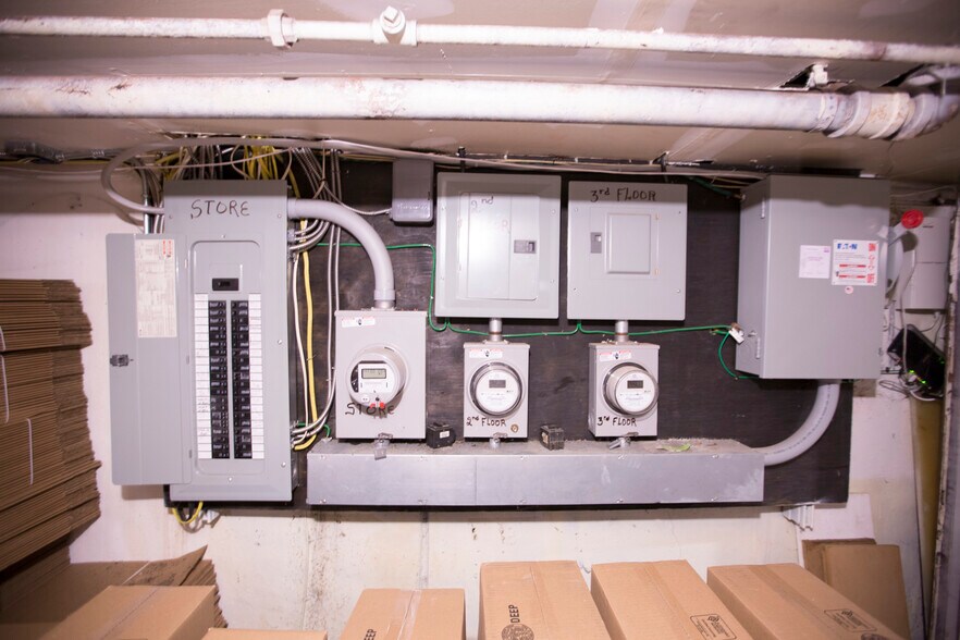 More Photos Of 49 Franklin St, Belleville General Retail For Sale