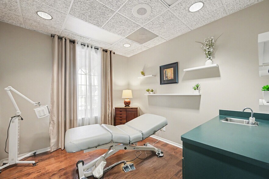 More Photos Of 1727 N Atlantic Ave, Cocoa Beach Medical For Sale