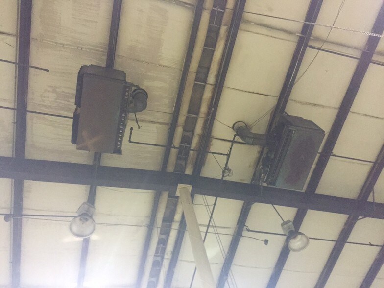 More Photos Of 400 N Harvey St, Seminole Manufacturing For Lease