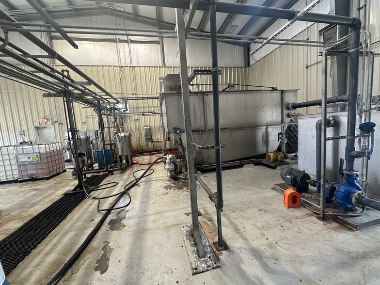 More Photos Of 1051 Aqua Dr, Haughton Distribution For Sale