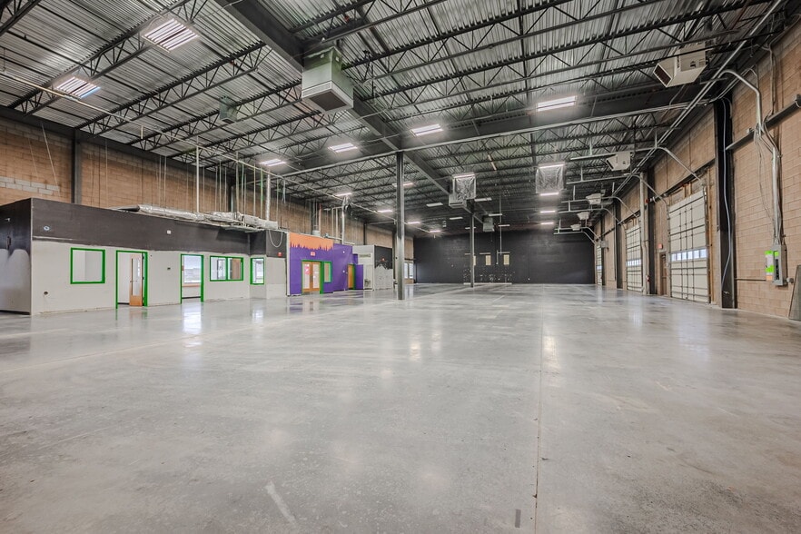 More Photos Of 112 Patriot Dr, Middletown Unknown For Lease