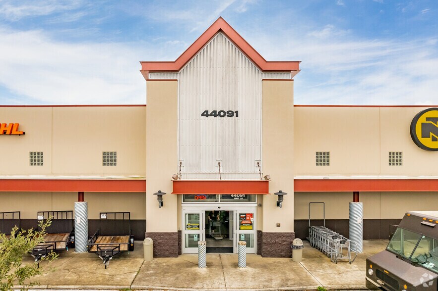 More Photos Of 44091 US Highway 19 N, Tarpon Springs Freestanding For Lease