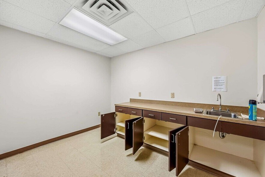 More Photos Of 412 E River St, Elyria Office For Sale