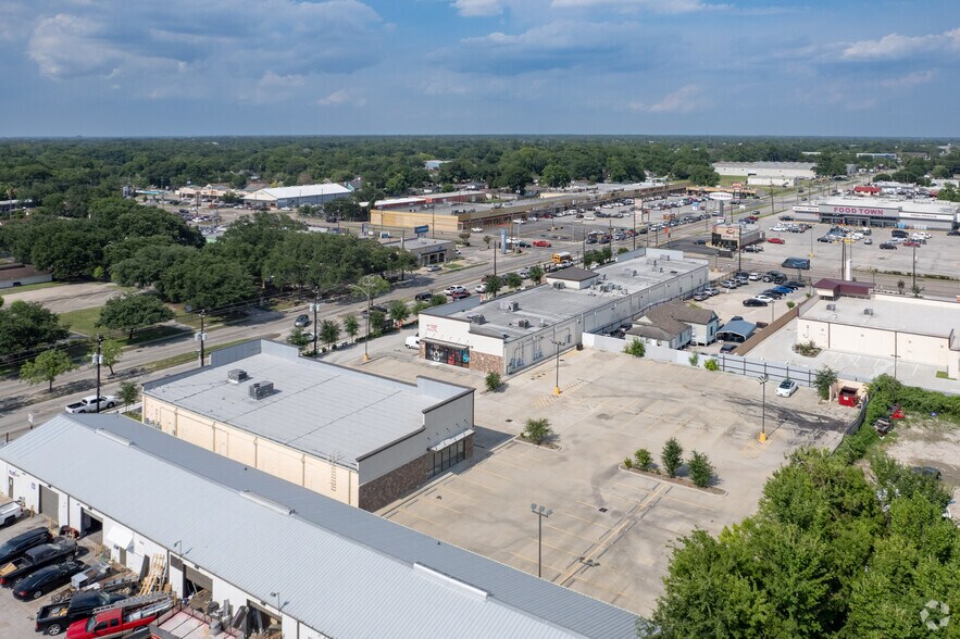 More Photos Of 920 E Little York Rd, Houston Storefront For Sale
