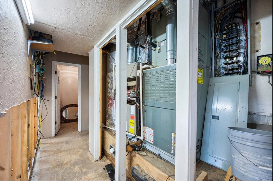 More Photos Of 1511 NW Cache Rd, Lawton General Retail For Sale