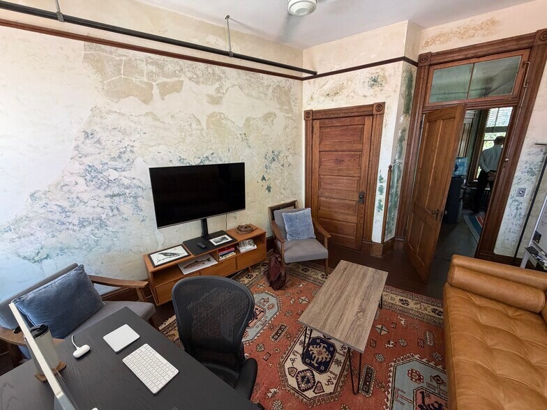 More Photos Of 523 Prince Ave, Athens Storefront Retail Office For Lease