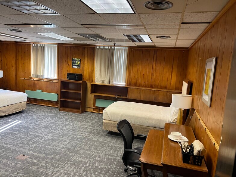 More Photos Of 136 Center St, Old Town Office For Sale
