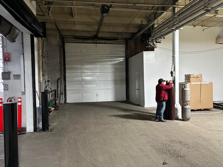 More Photos Of 1014-1054 N Kolmar Ave, Chicago Warehouse For Lease