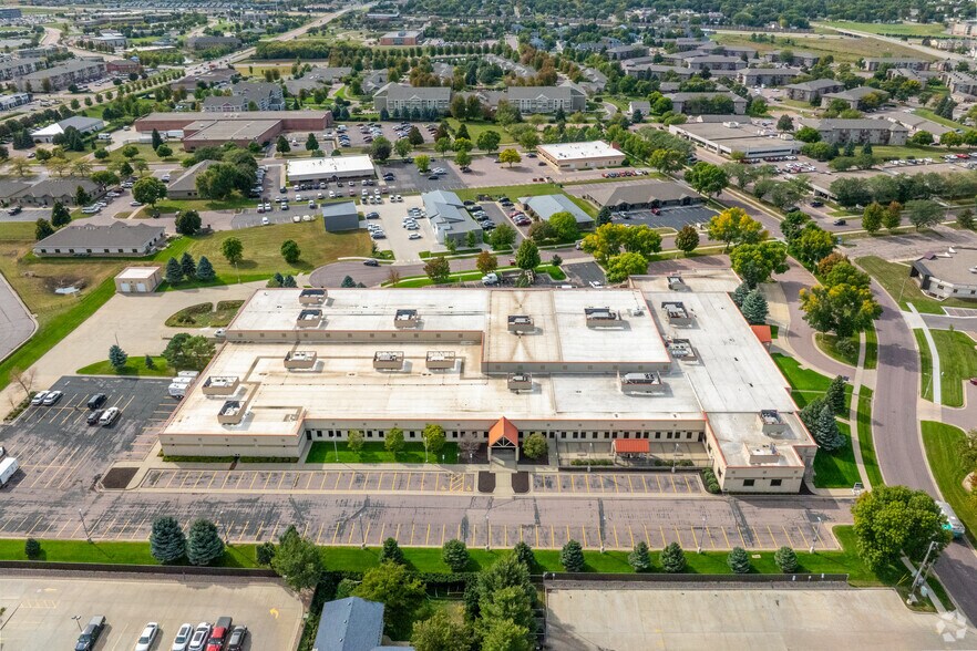More Photos Of 3901 W 53rd St, Sioux Falls Flex For Sale