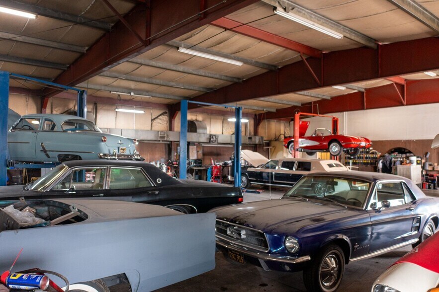 More Photos Of 145 W Oasis Rd, Palm Springs Service For Sale