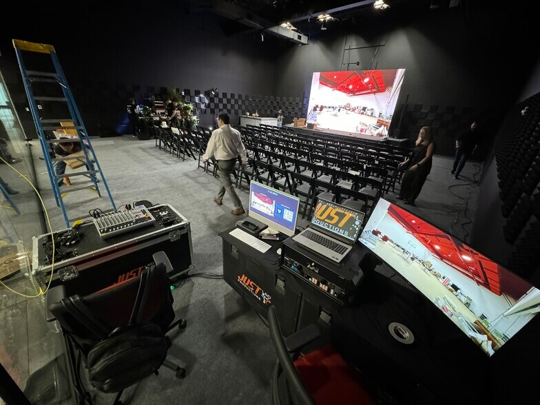 More Photos Of 2121 S Hiawasee Rd, Orlando Coworking Space