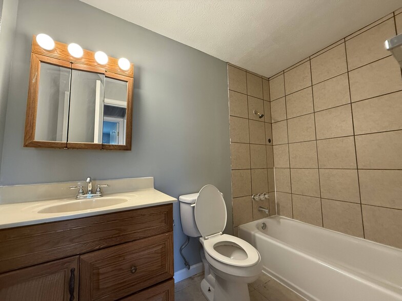 More Photos Of 8712-8804 Dayton Oxford Rd, Franklin Apartments For Sale