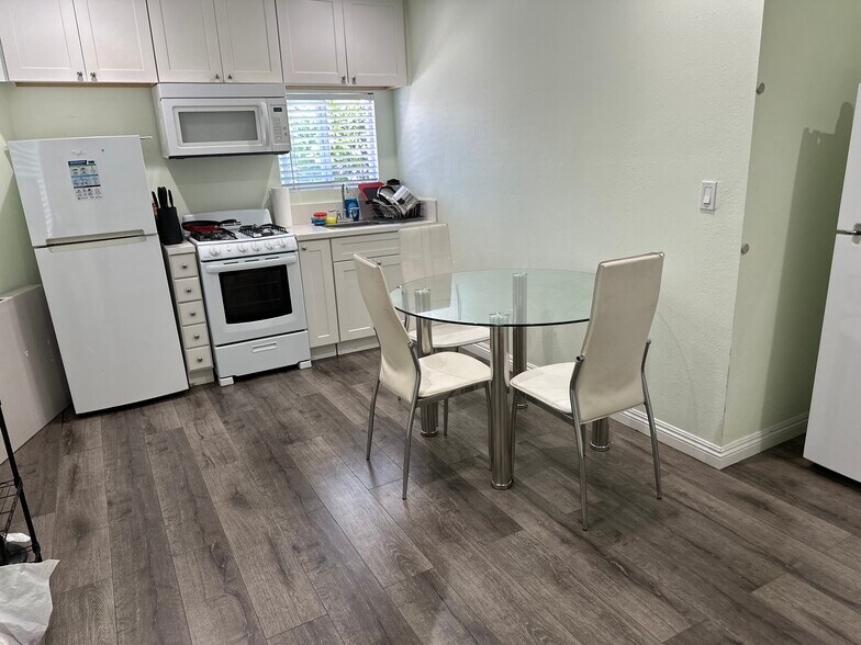 More Photos Of 1161 W 37th Dr, Los Angeles Apartments For Sale