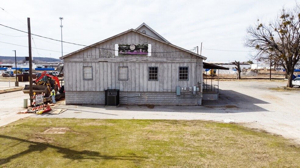 More Photos Of 2139 S Phoenix Ave, Tulsa Religious Facility For Sale