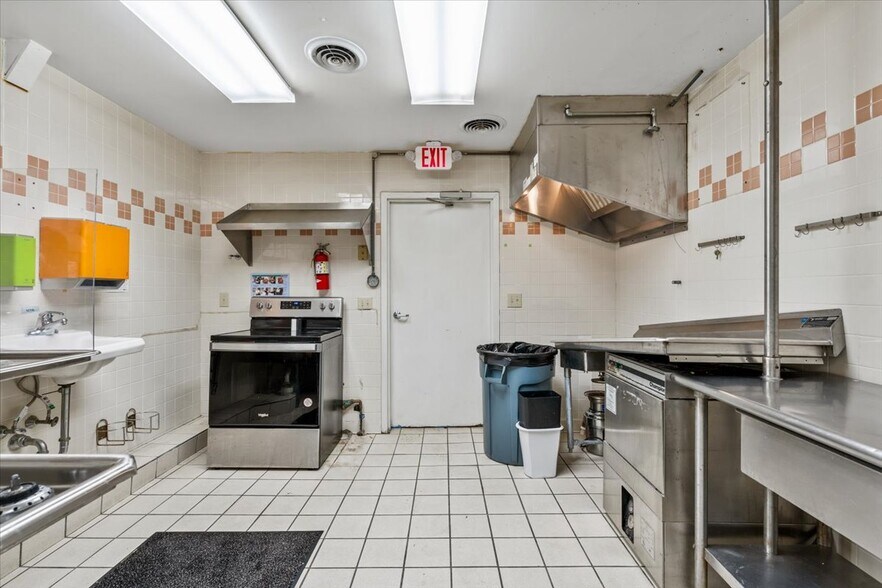 More Photos Of 1552 Skeet Club Rd, High Point Office For Sale
