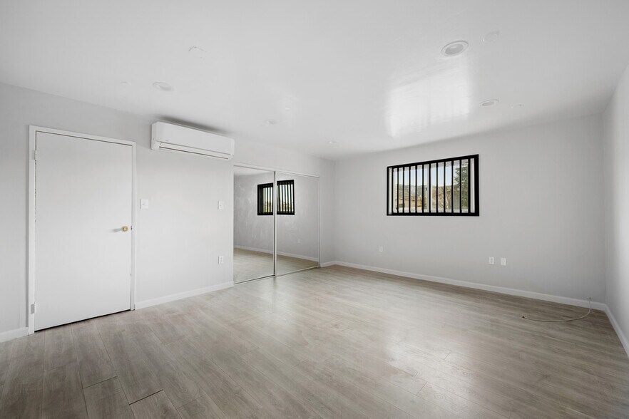 More Photos Of 7798 Foothill Blvd, Tujunga Freestanding For Sale