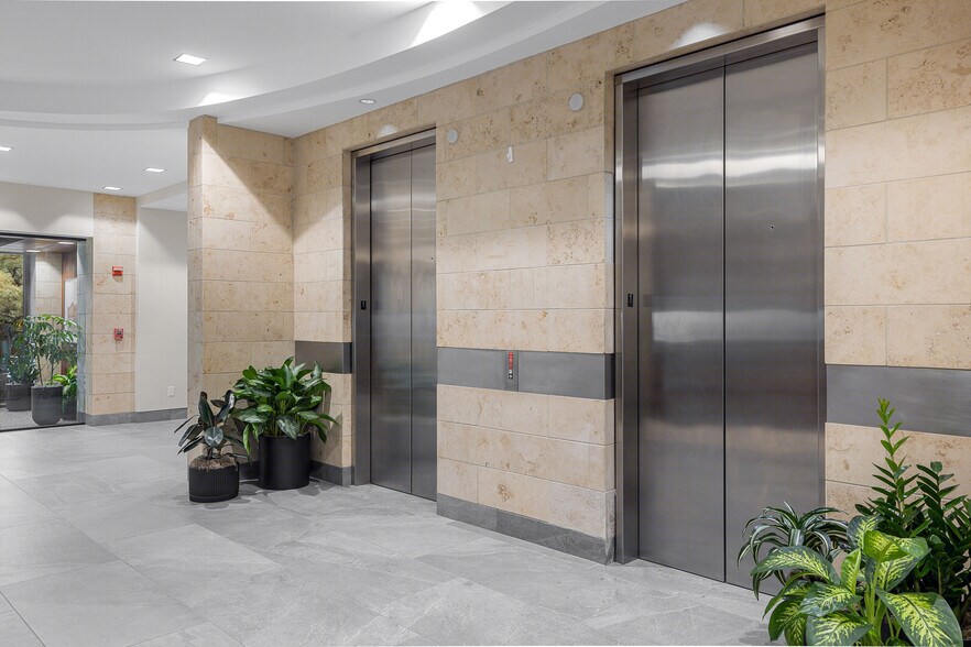 More Photos Of 8300 N Mopac Expy, Austin Office For Lease