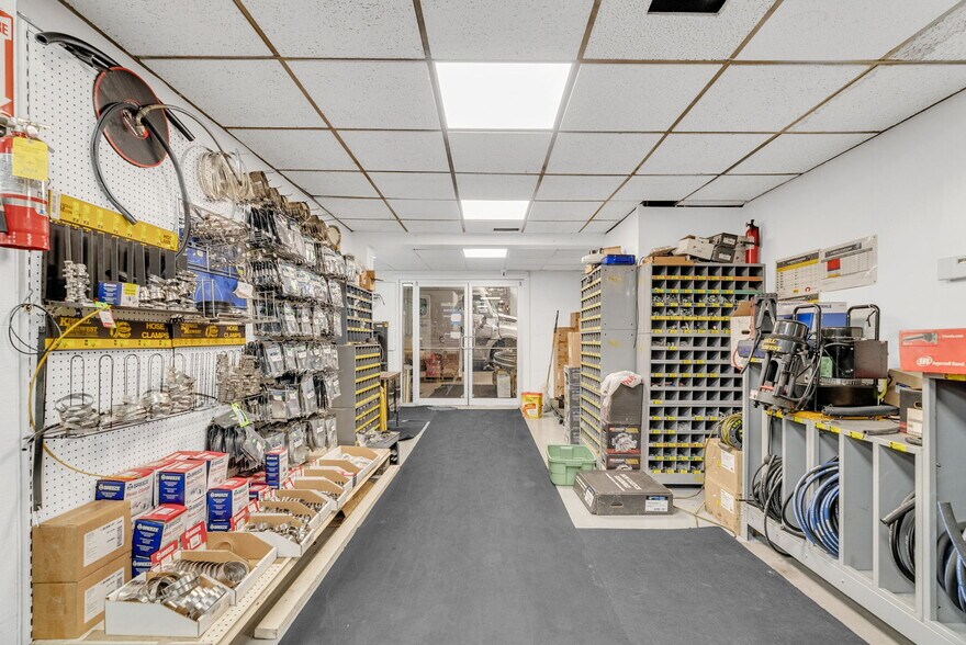 More Photos Of 1475 S Newburgh Rd, Westland Light Distribution For Sale
