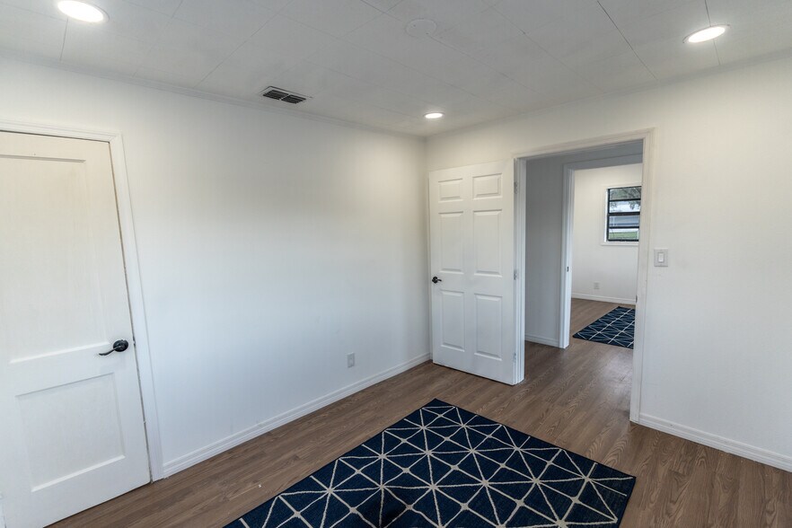 More Photos Of 14041 N Florida Ave, Tampa Auto Dealership For Sale