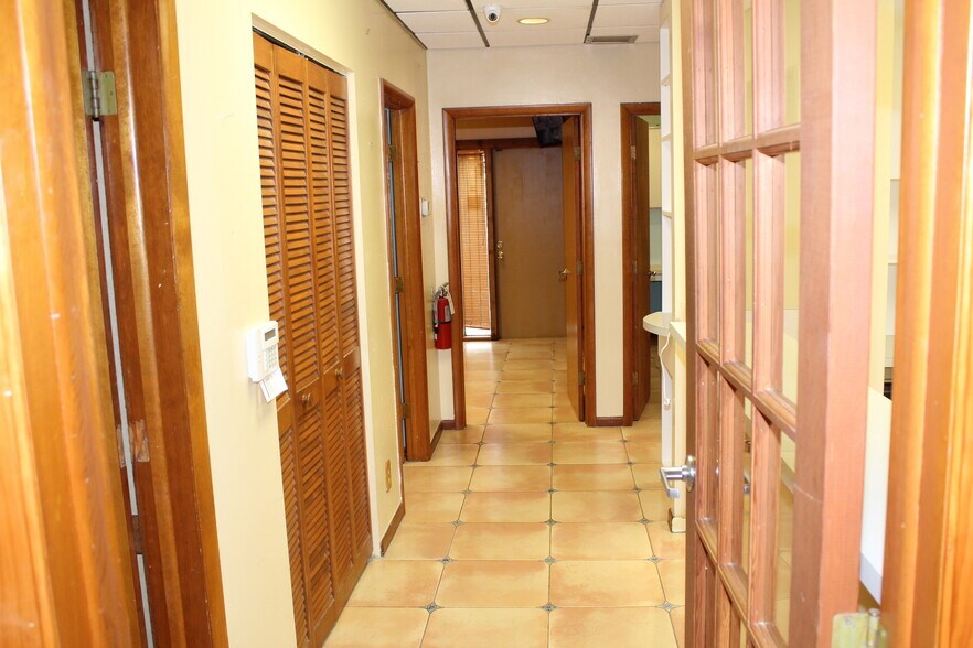 More Photos Of 7800 W Oakland Park Blvd, Sunrise Medical For Sale